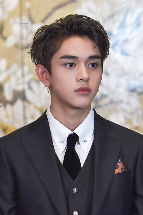 娱乐爆料黄旭熙,揭秘明星背后的故事